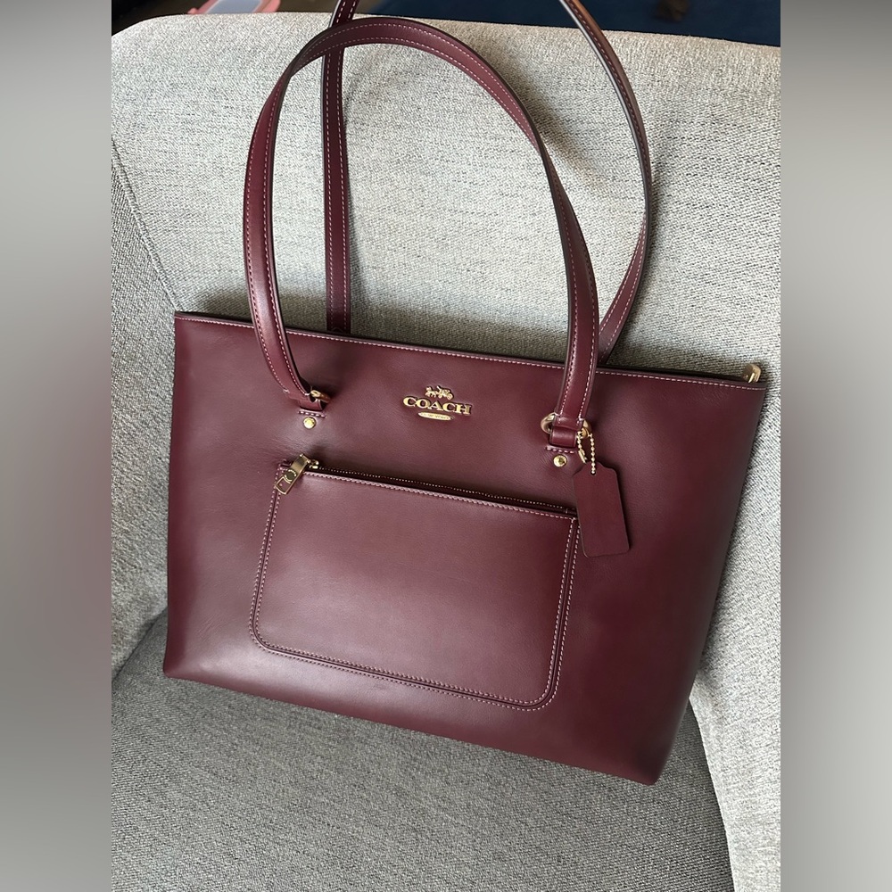 COACH Smooth Leather Burgundy/Maroon Tote